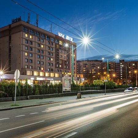 Hotel Тичи Екстериор снимка