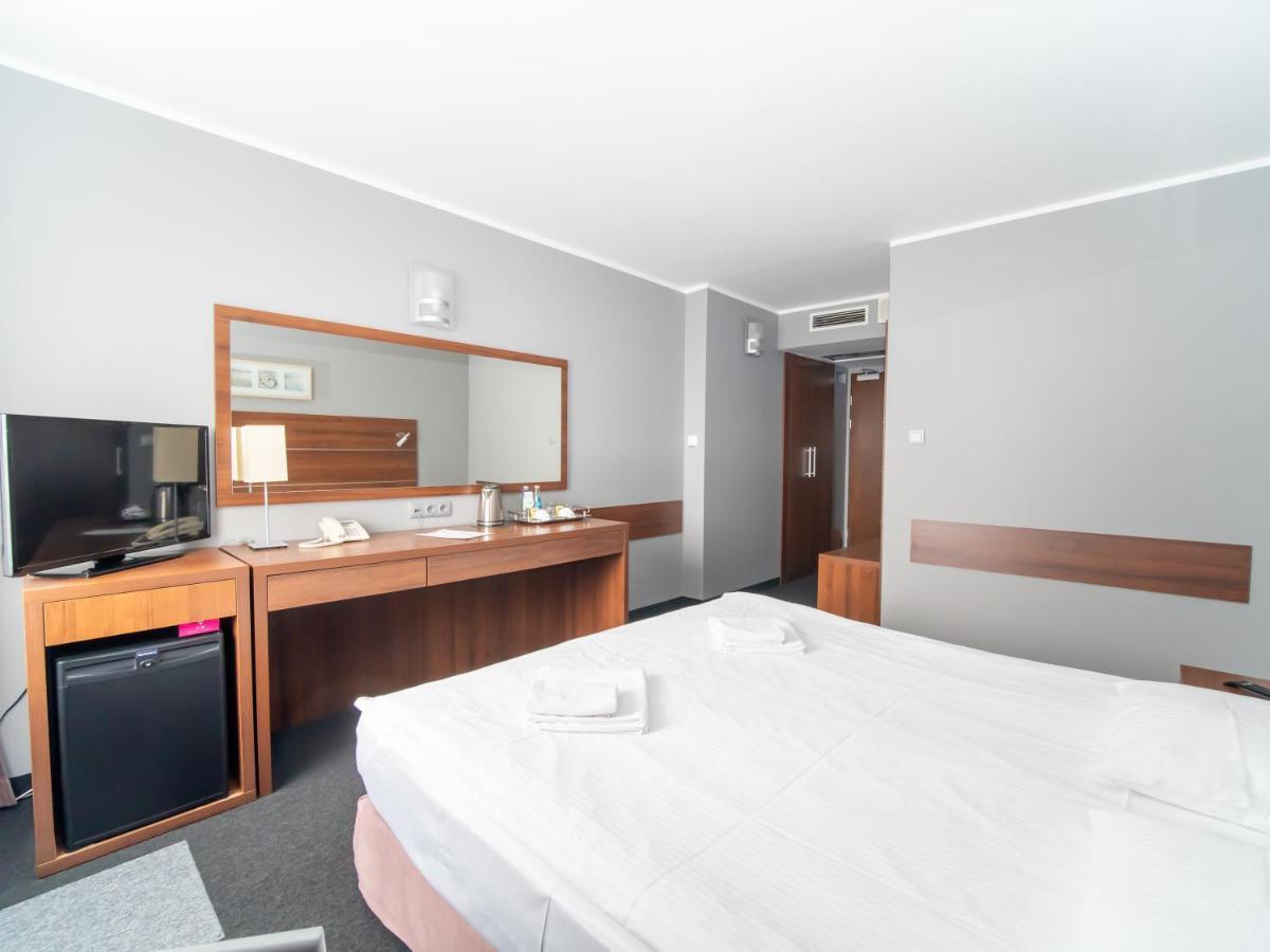 Hotel Тичи Екстериор снимка