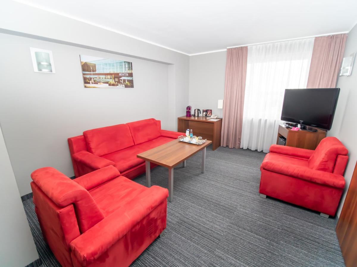 Hotel Тичи Екстериор снимка