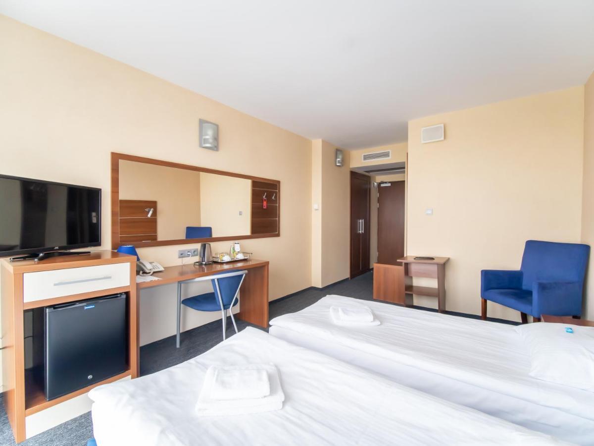 Hotel Тичи Екстериор снимка