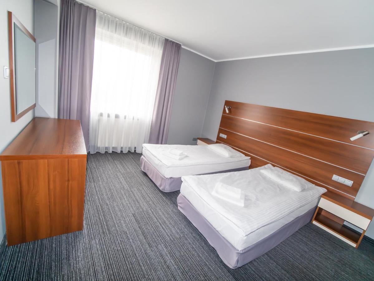 Hotel Тичи Екстериор снимка