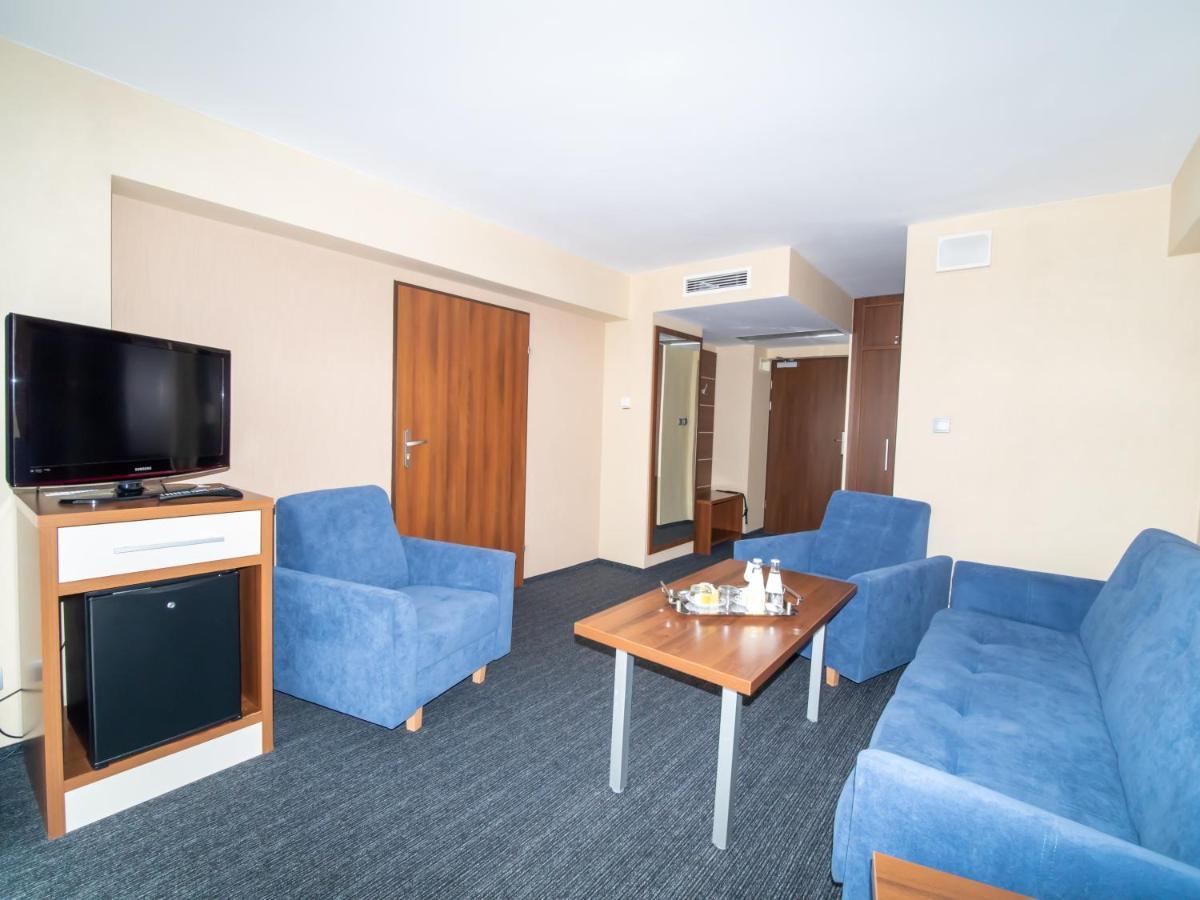 Hotel Тичи Екстериор снимка