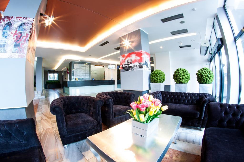 Hotel Тичи Екстериор снимка