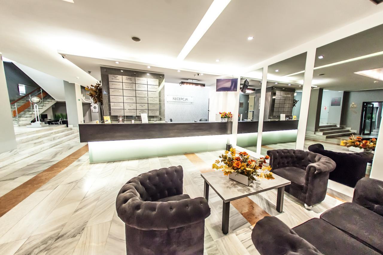 Hotel Тичи Екстериор снимка