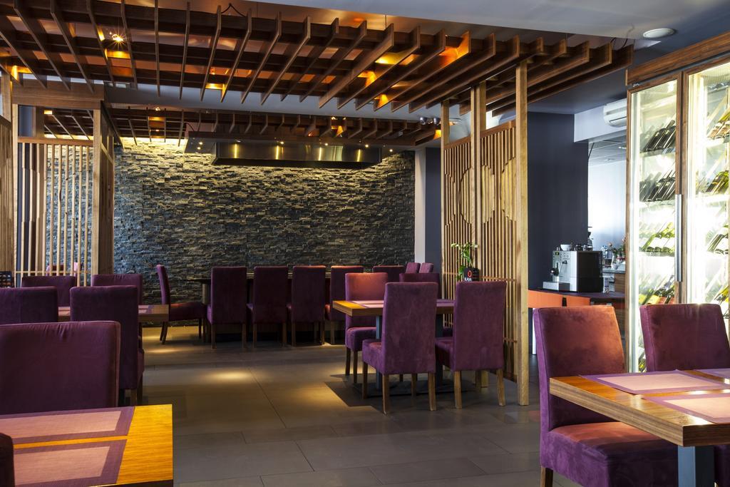 Hotel Тичи Екстериор снимка